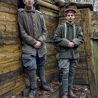 Deux jeunes soldats allemands dans la tranchée de FAY
