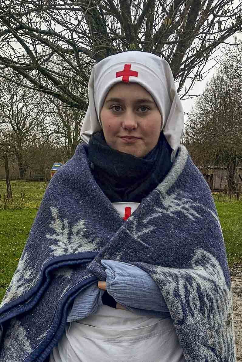 Une infirmière volontaire juste en arrière du front