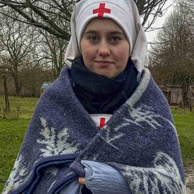 Une infirmière volontaire en arrière du front